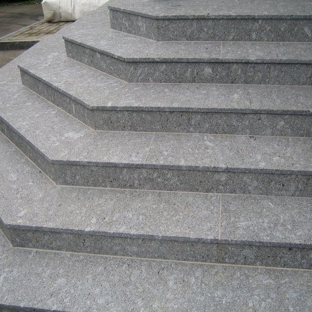 hellgraue Treppe